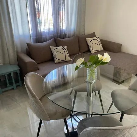 Apartman Lus * Sutivan
